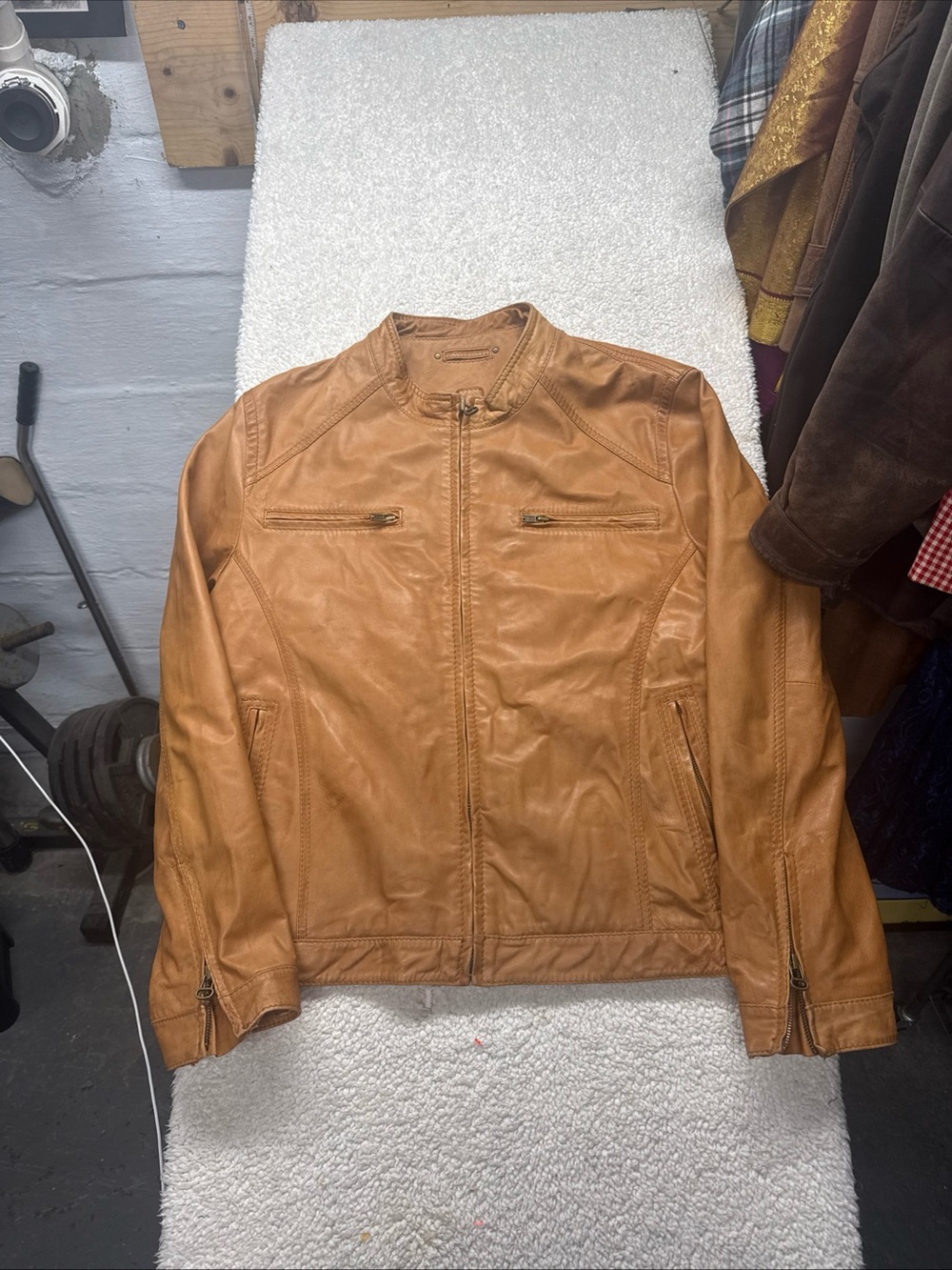 Wilson leather Men's camel/Tan Leather cafe racer style moto jacket size XL SOFT